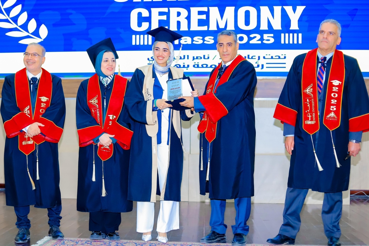 نائب رئيس جامعة بنها للدراسات العليا تشهد حفل تخريج دفعة جديدة من طلاب كلية التجارة